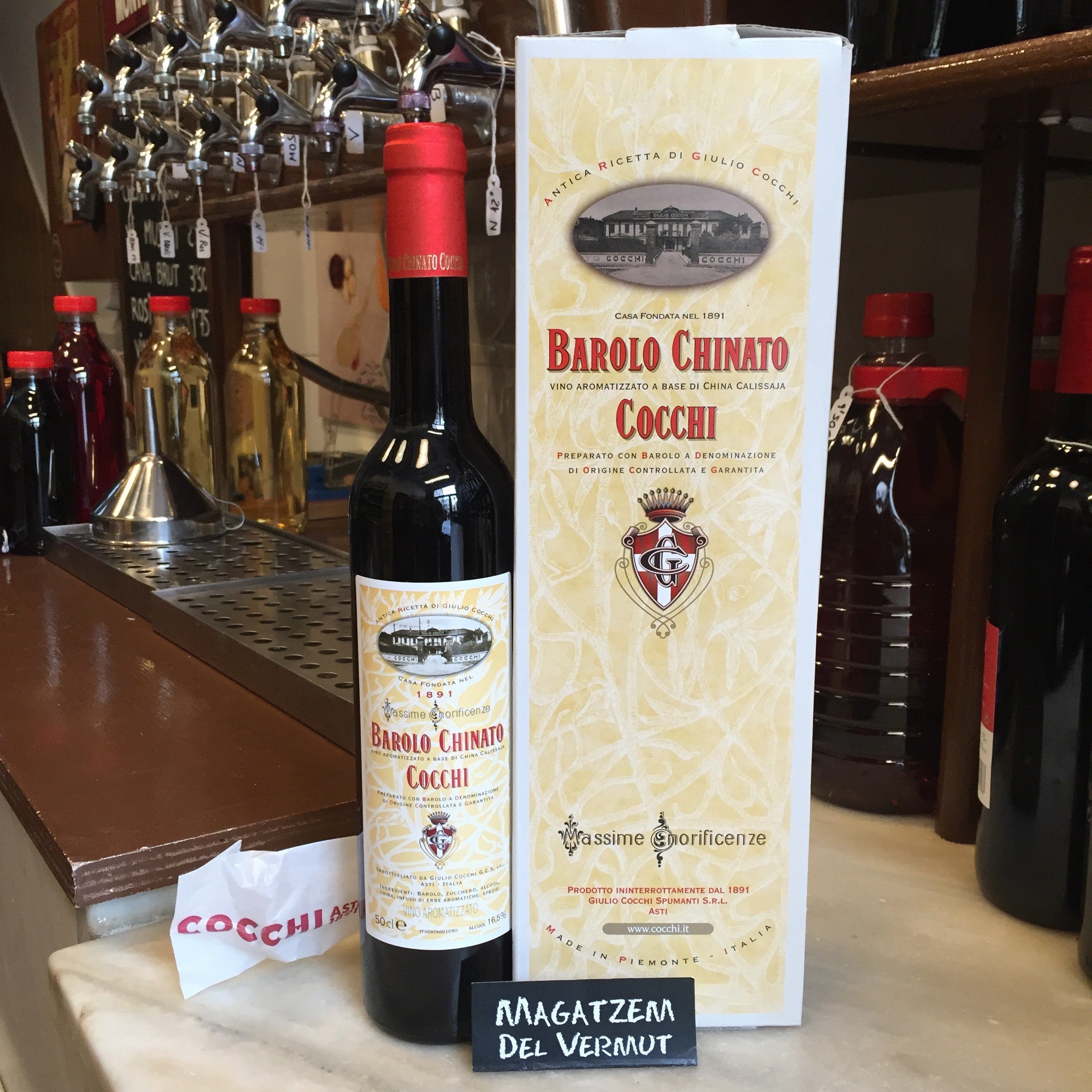 Vermut Barolo Chinato Cocchi Vermouth italia estuche y tapon